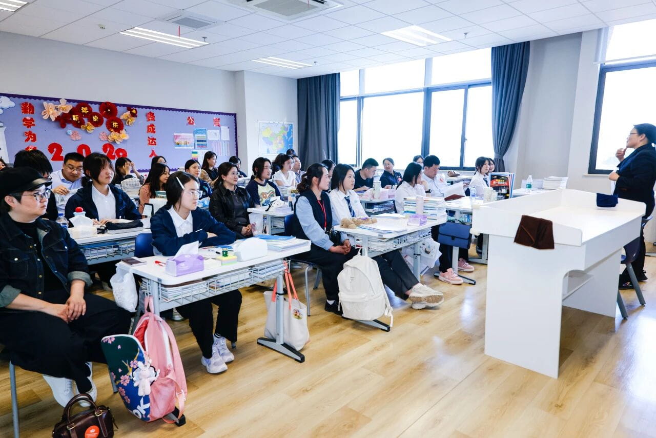 凝心聚力，共筑成长 ——苏诺普高部成功举行高一期中“盘点与未来同行”家长会 - Parent Teacher Meeting